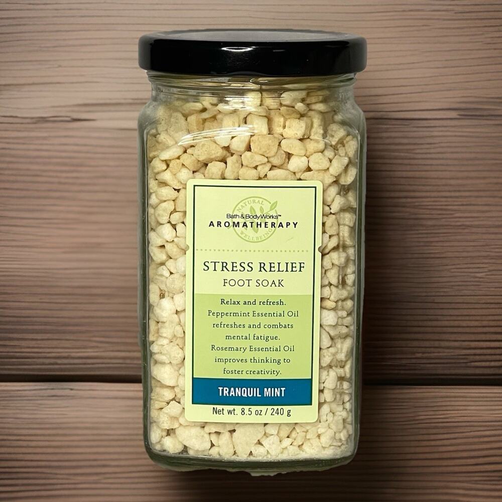 Bath & Body Works Aromatherapy Stress Relief Foot Soak Tranquil Mint 8.5 Oz NOS - Picture 1 of 5